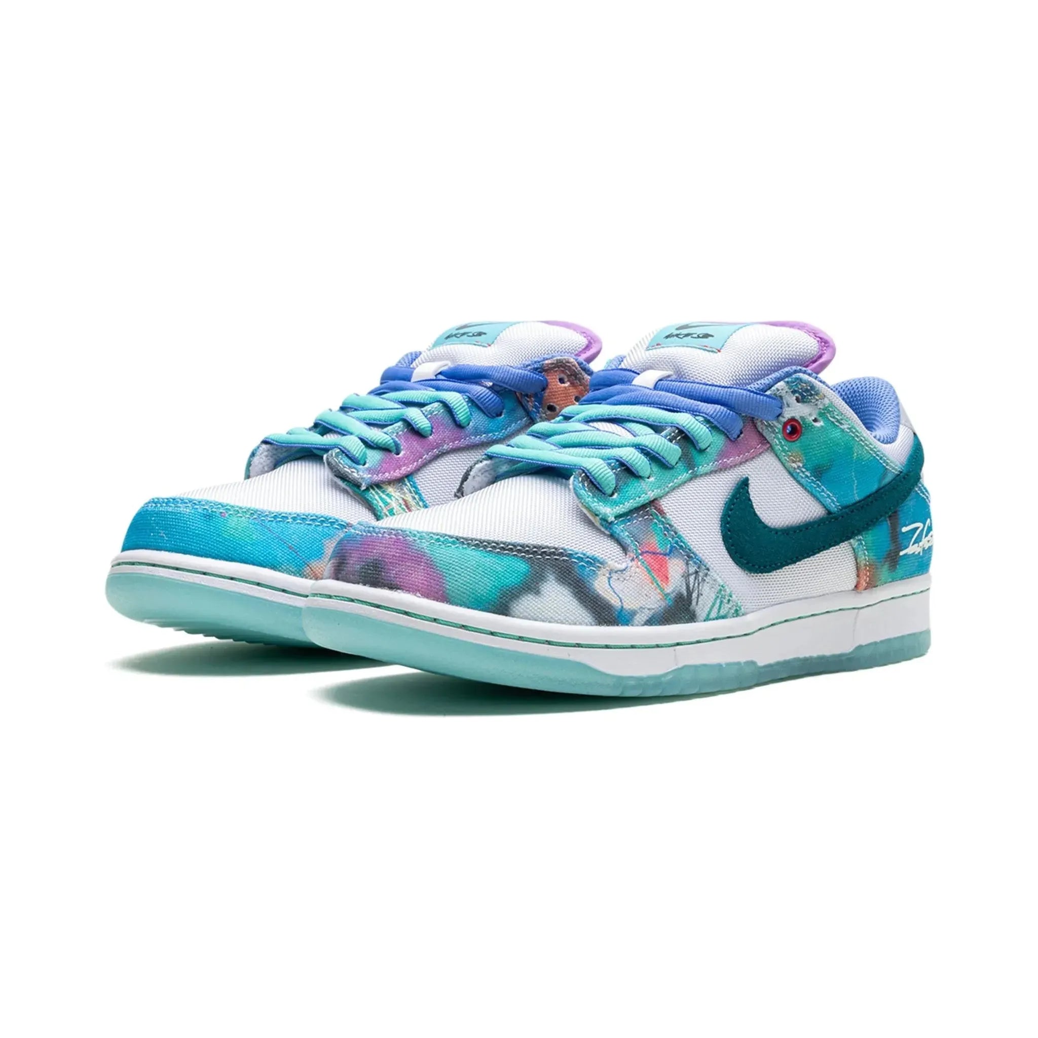 NIKE DUNK LOW SB "Futura Laboratories - Bleached Aqua"