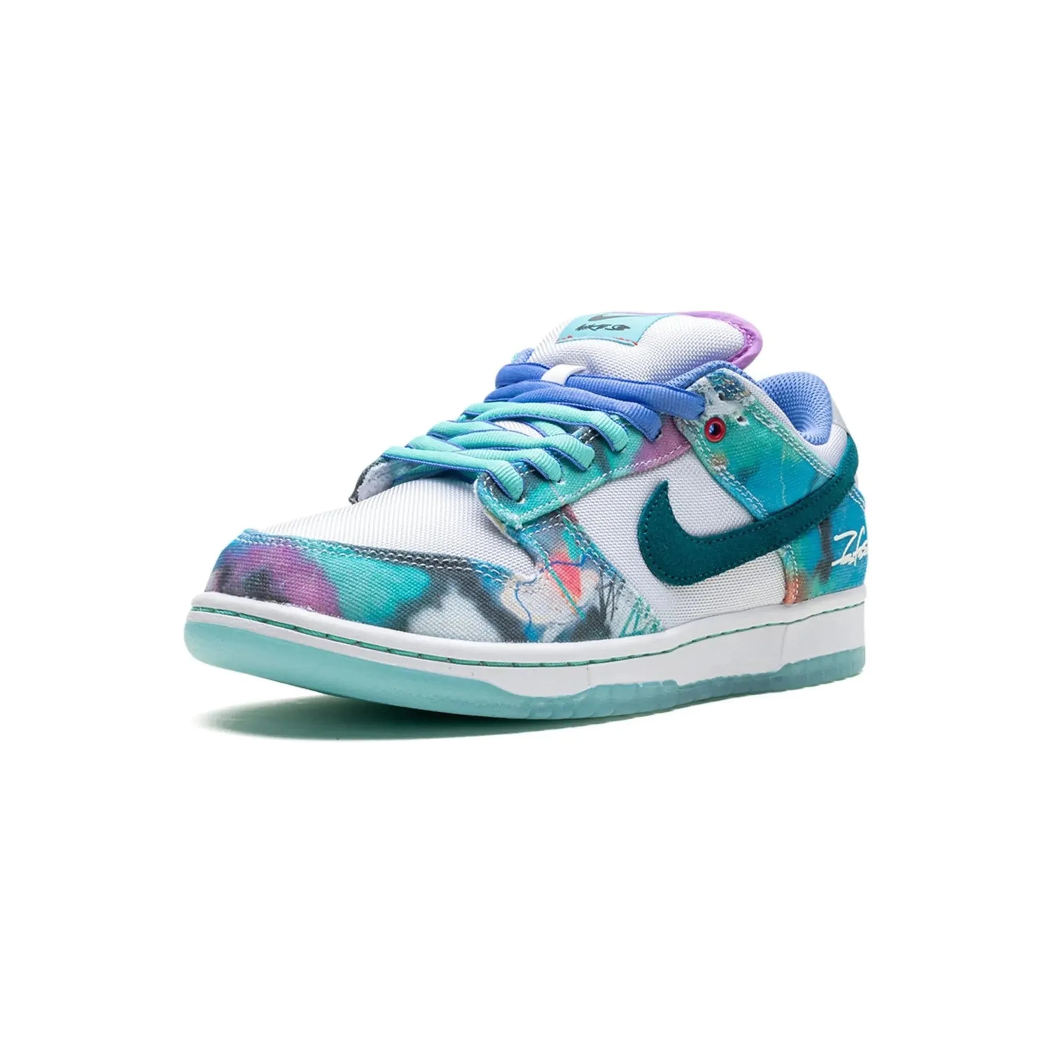 NIKE DUNK LOW SB "Futura Laboratories - Bleached Aqua"