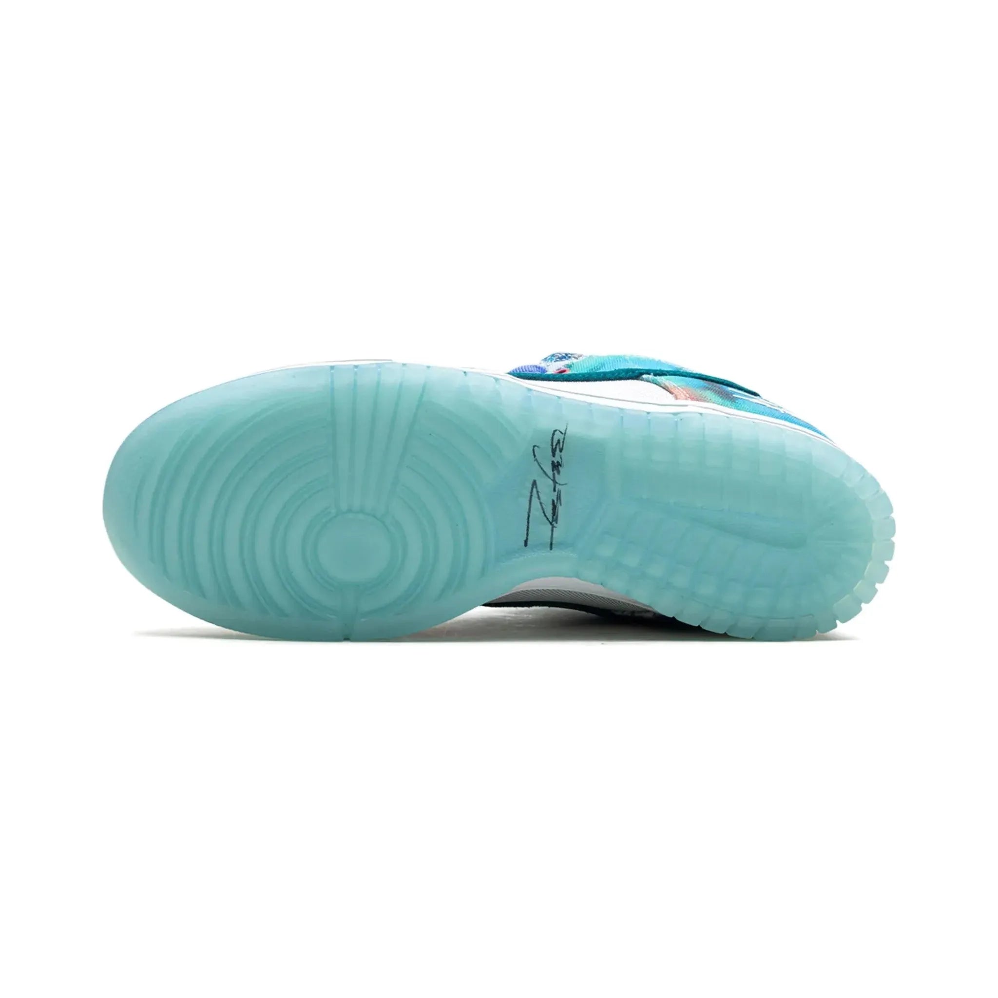NIKE DUNK LOW SB "Futura Laboratories - Bleached Aqua"
