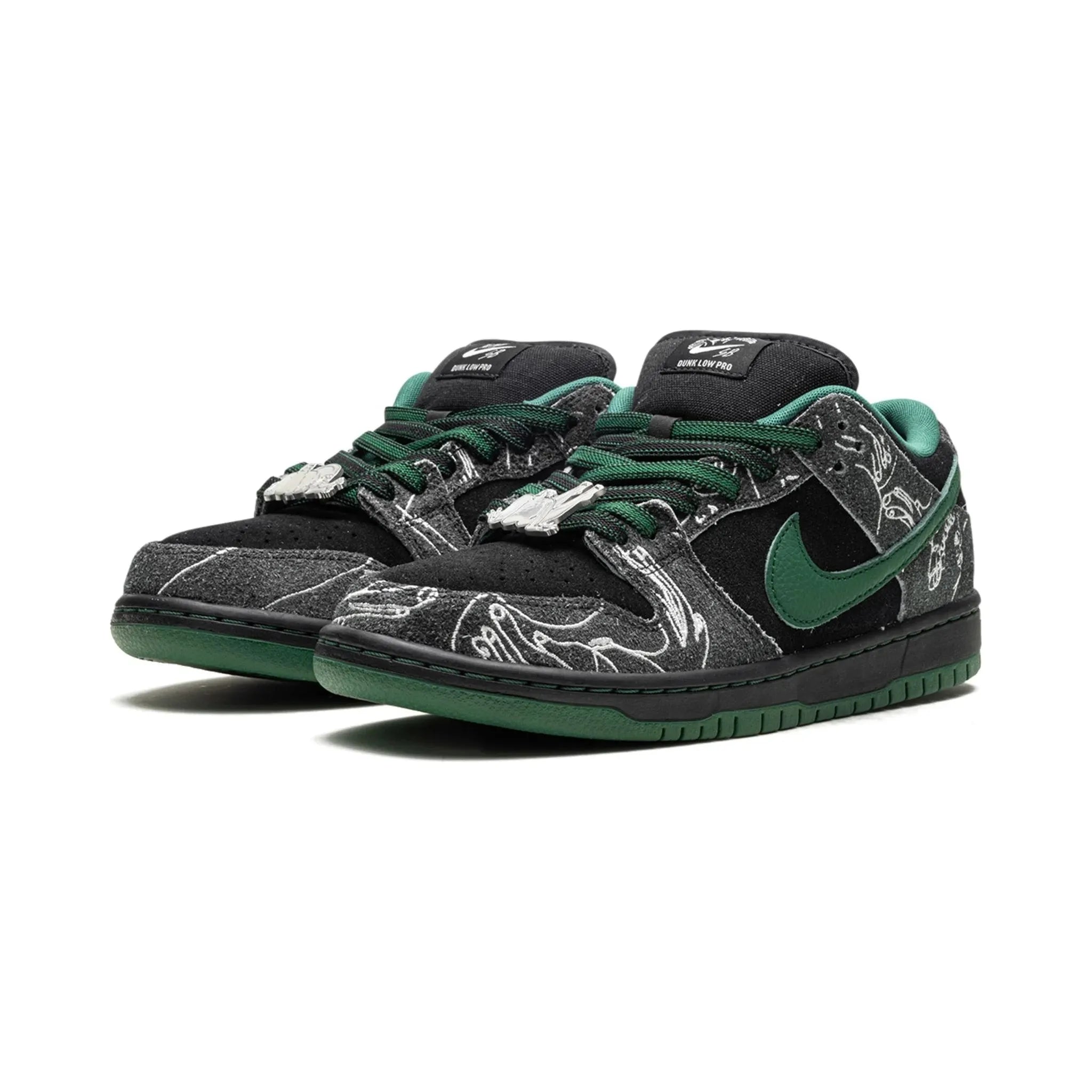 Nike SB DUNK LOW
"There Skateboards"