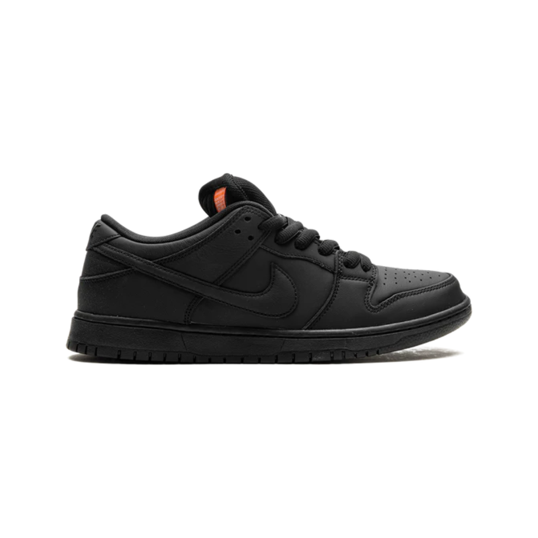 Nike SB SB Dunk "Triple Black"