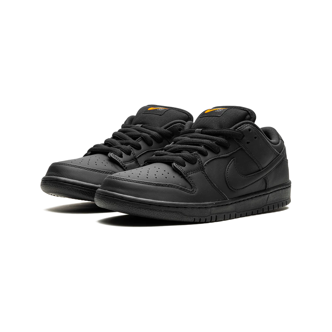 Nike SB SB Dunk "Triple Black"