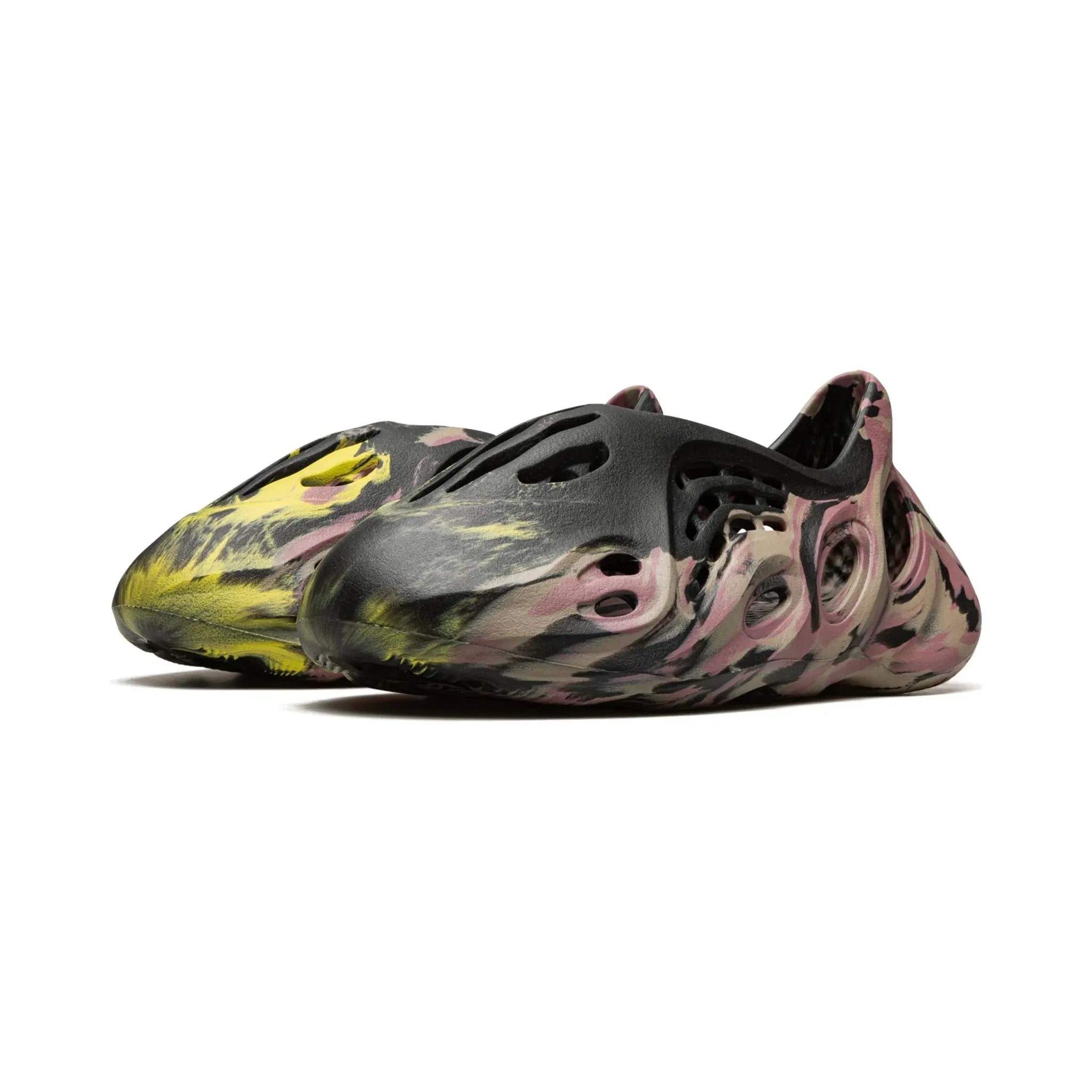 YEEZY FOAM RUNNER "MX Carbon"