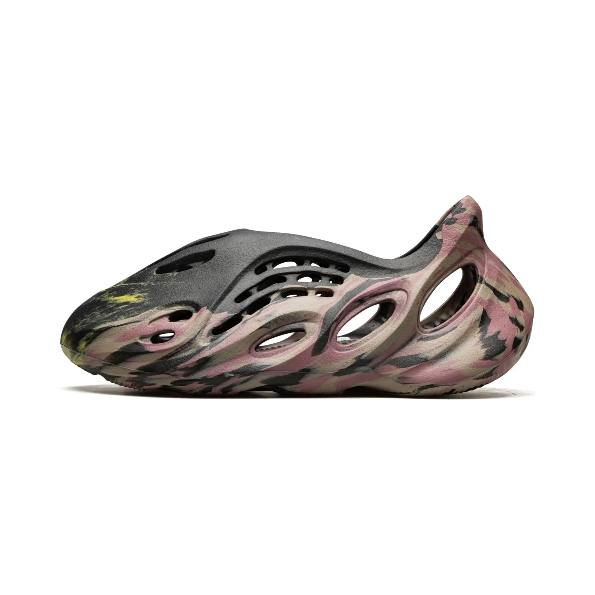 YEEZY FOAM RUNNER "MX Carbon"