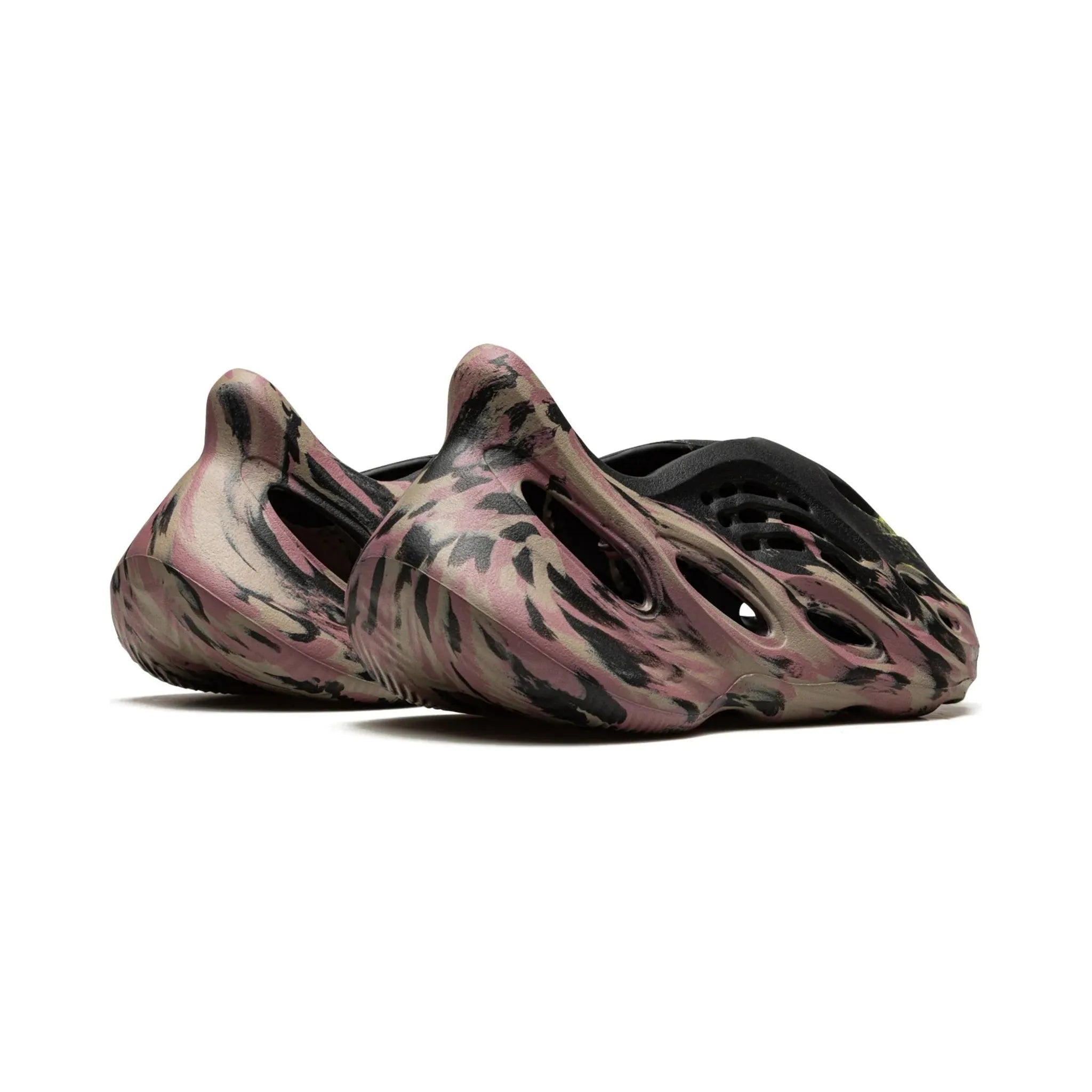 YEEZY FOAM RUNNER "MX Carbon"