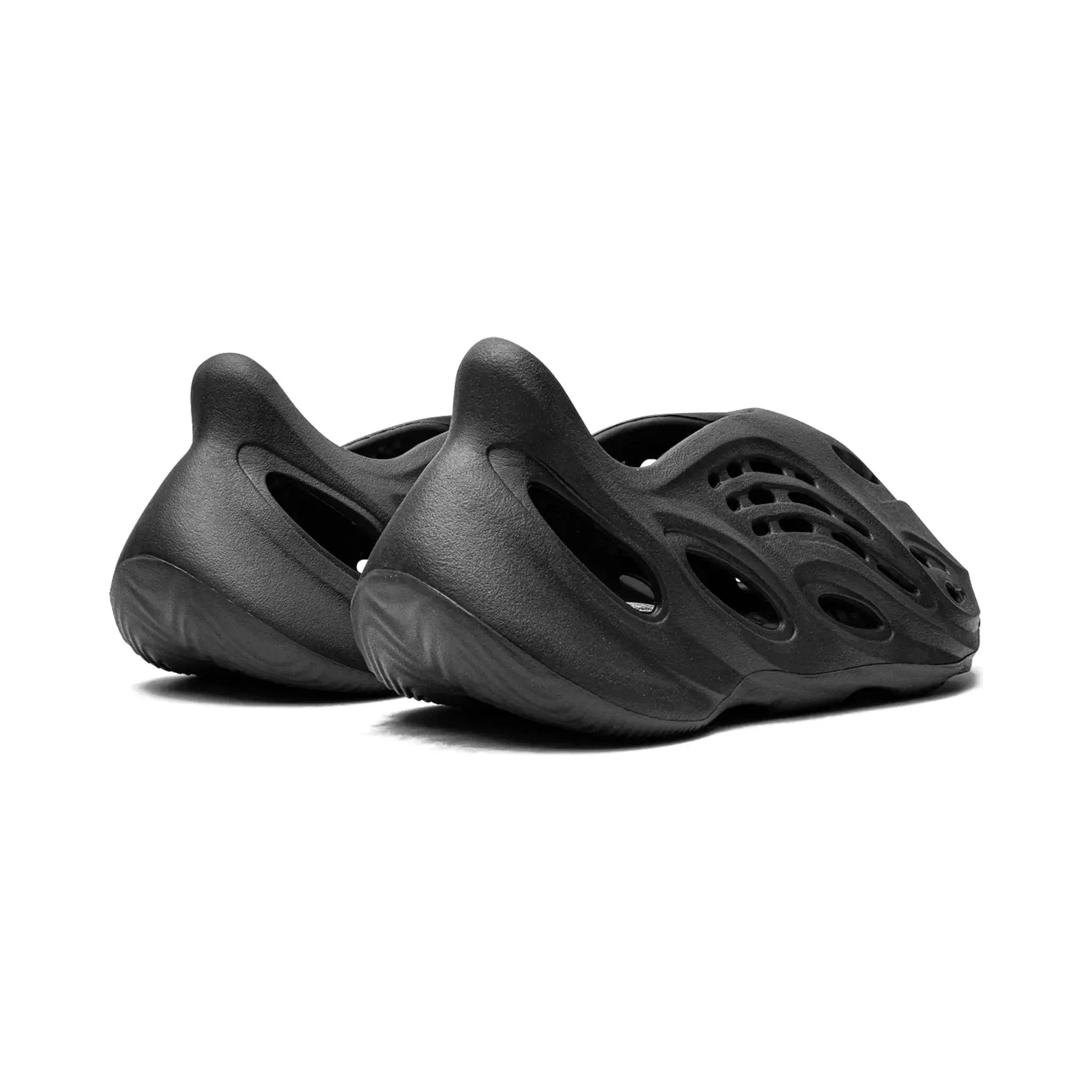 Yeezy Foam RNNR “Onyx”