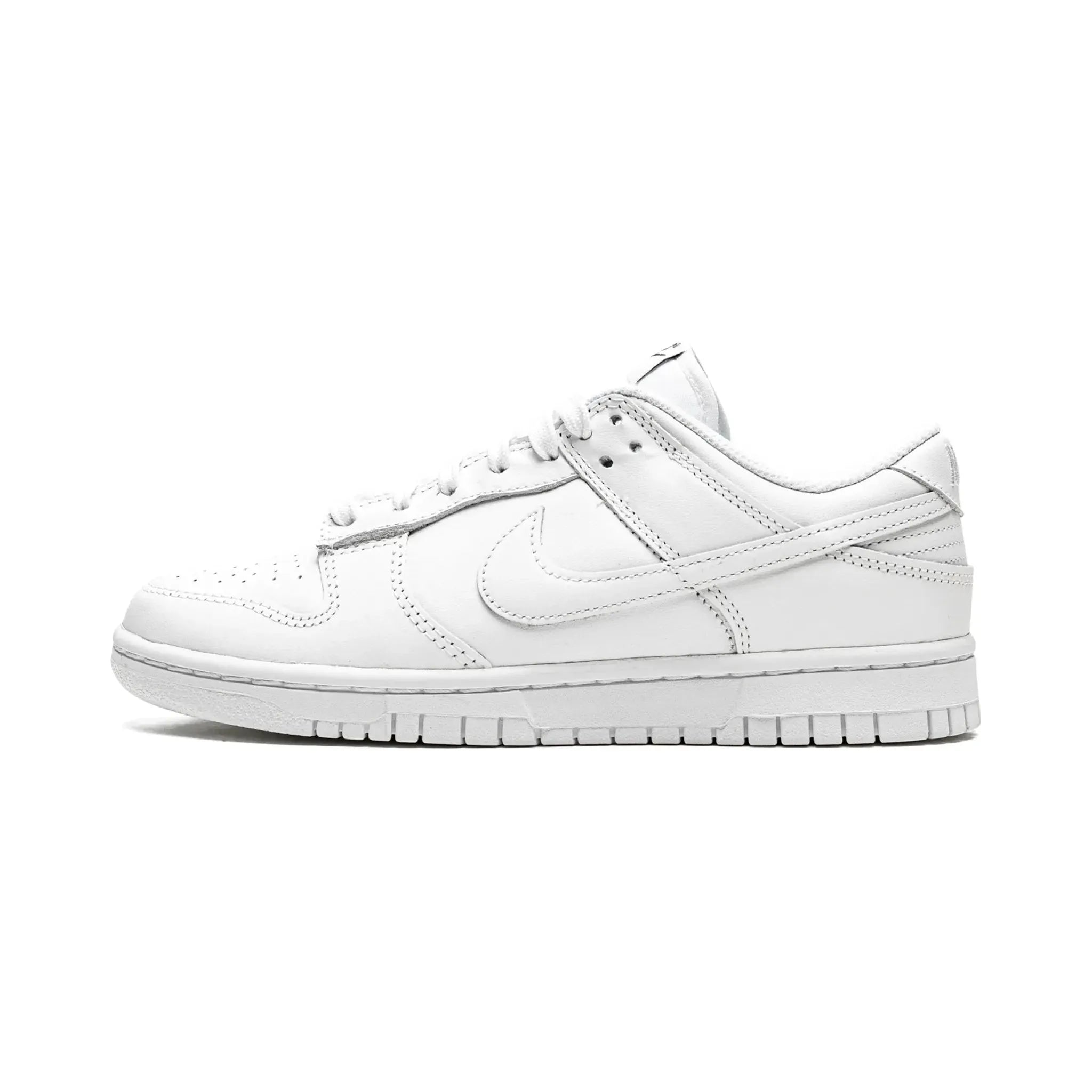 Nike dunk low “Triple White” (W)