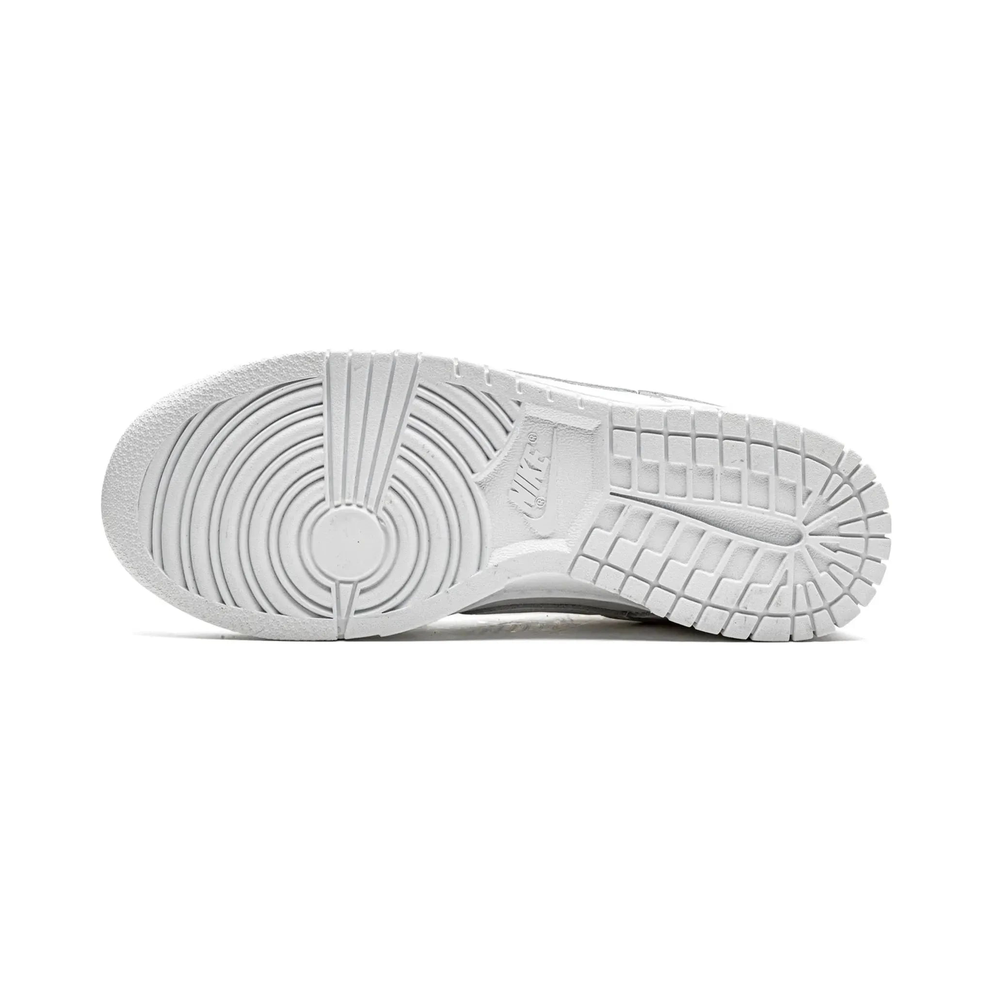 Nike dunk low “Triple White” (W)