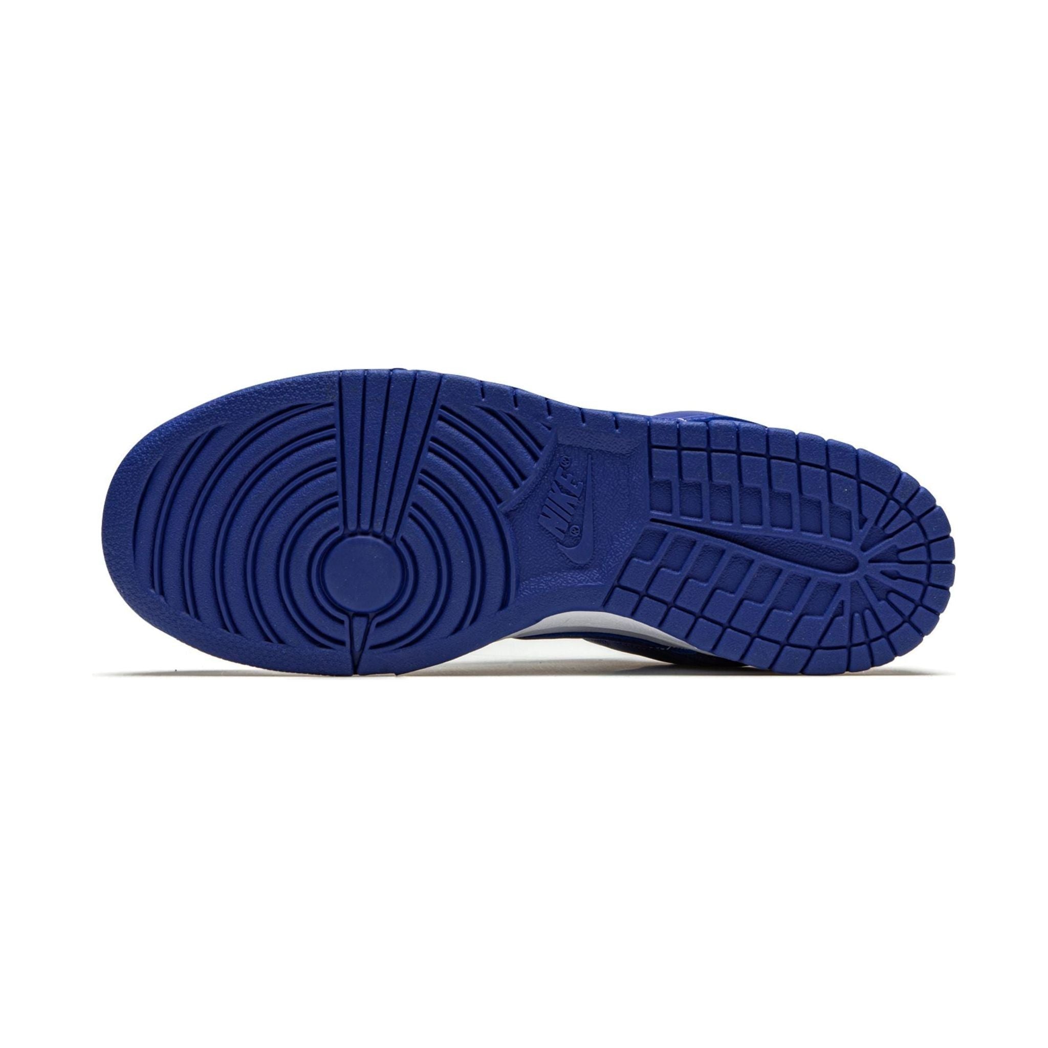 Nike Dunk Low “Kentucky”