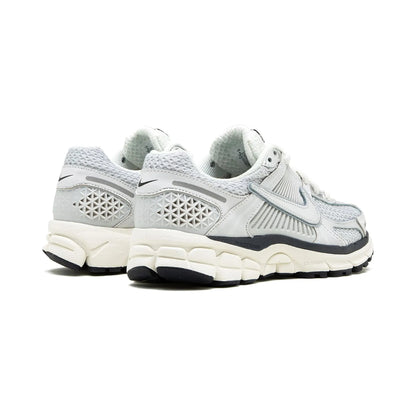 Nike WMNS VOMERO 5
"Photon Dust