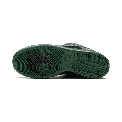 Nike SB DUNK LOW
"There Skateboards"