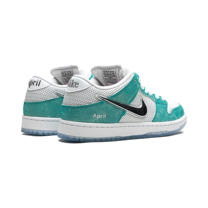 Nike SB DUNK LOW PRO QS
"April Skateboards