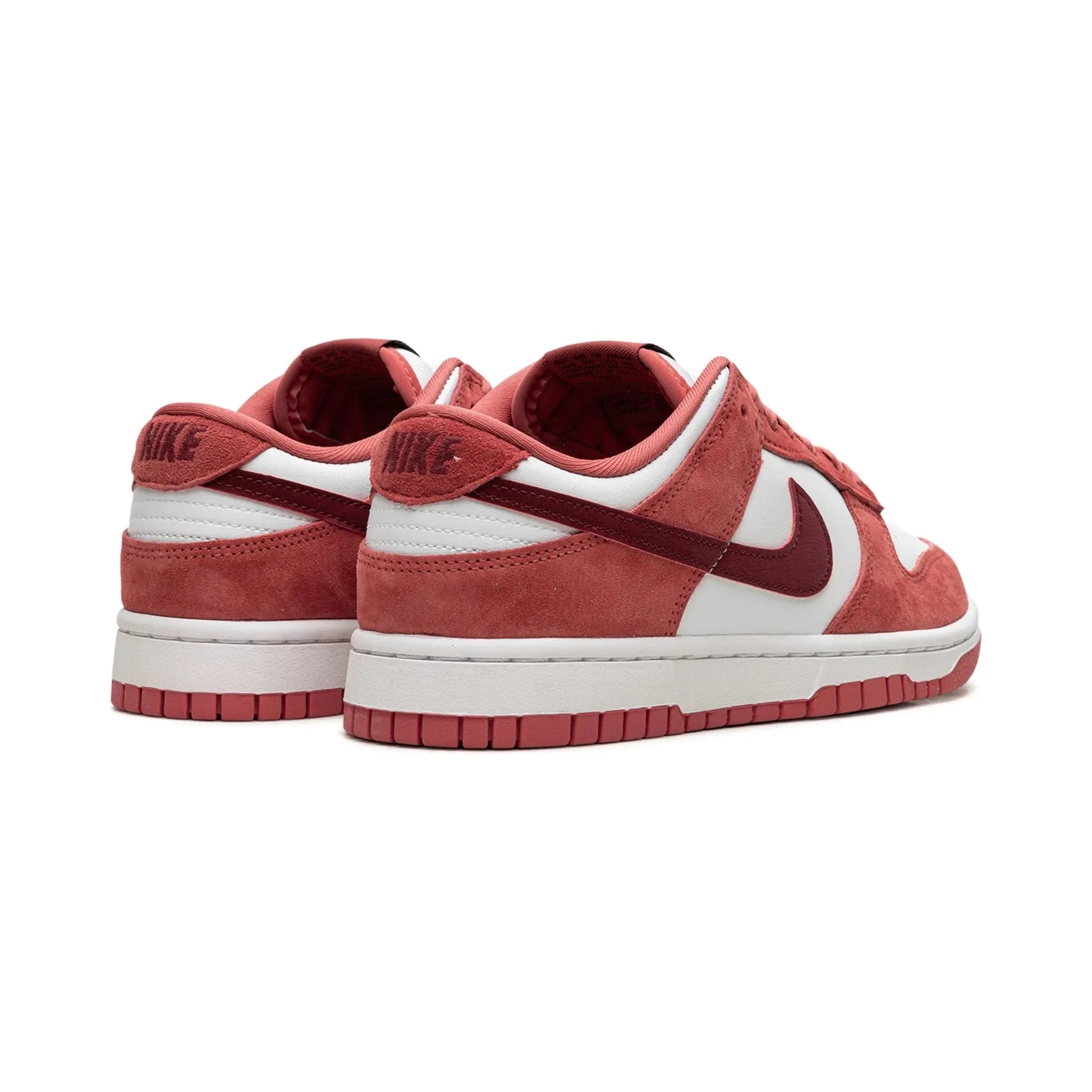 Nike DUNK LOW WMNS "Valentine's Day"