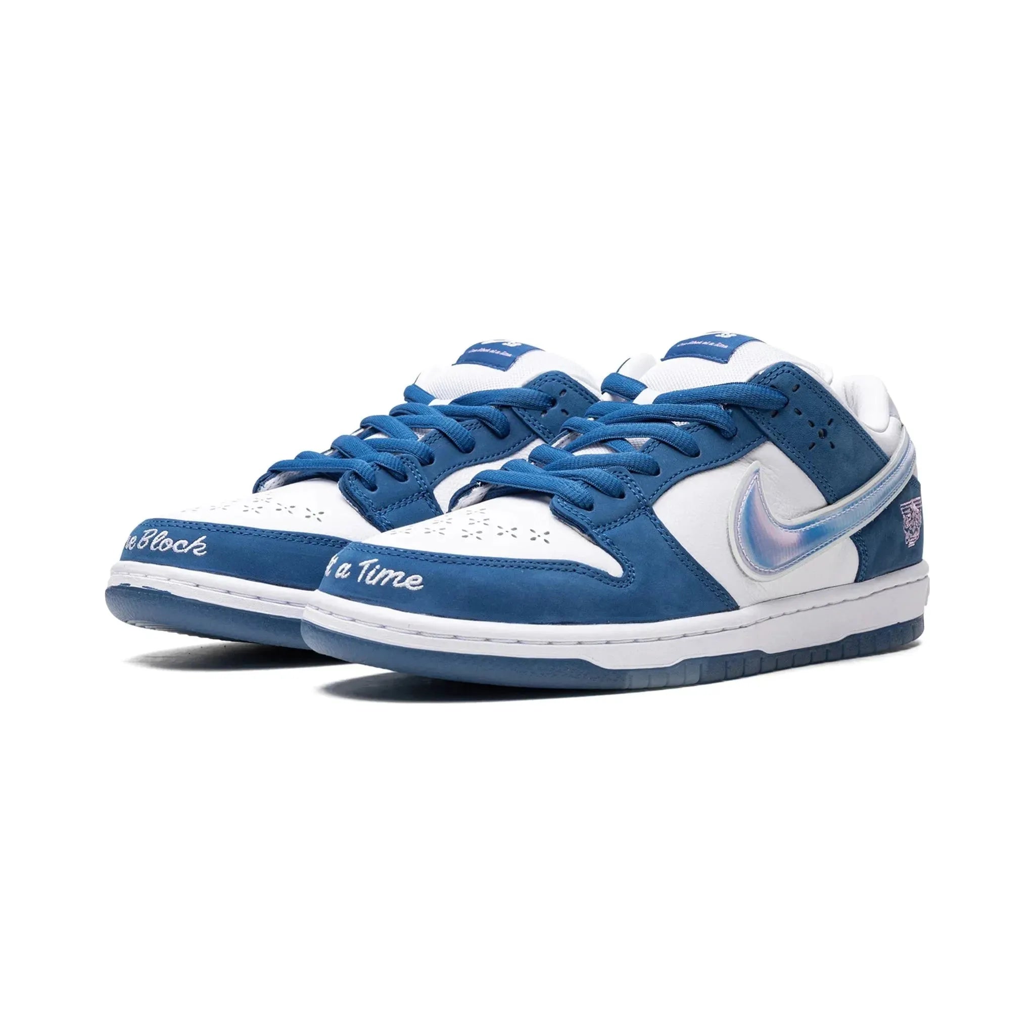 Nike DUNK LOW SB "Born x Raised"