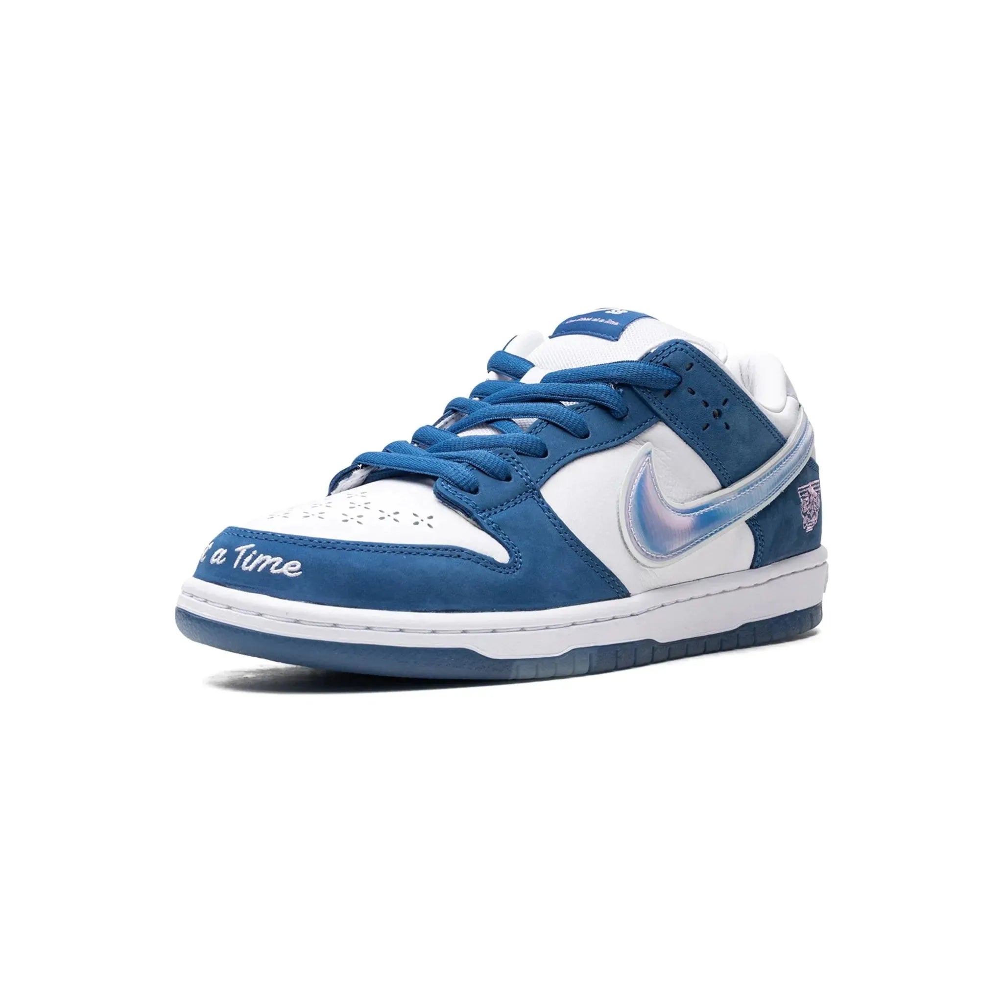 Nike DUNK LOW SB "Born x Raised"