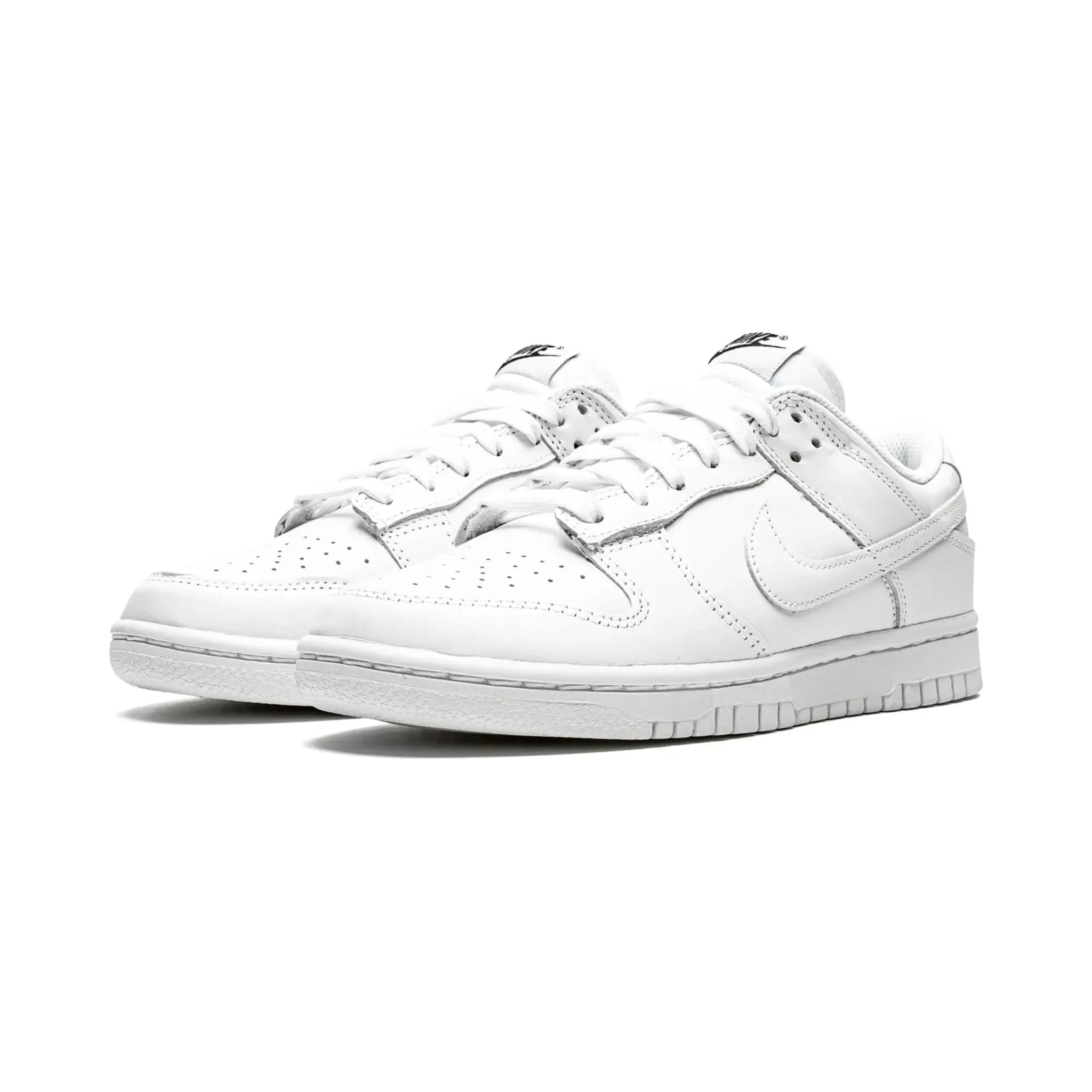 Nike dunk low “Triple White” (W)