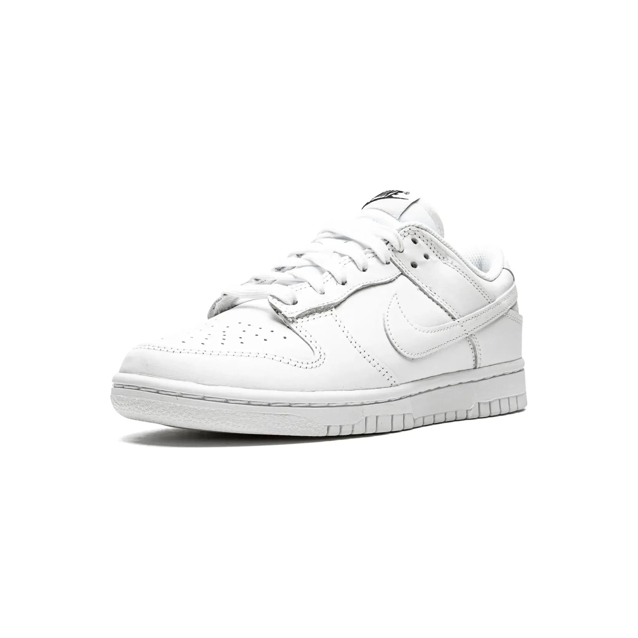 Nike dunk low “Triple White” (W)